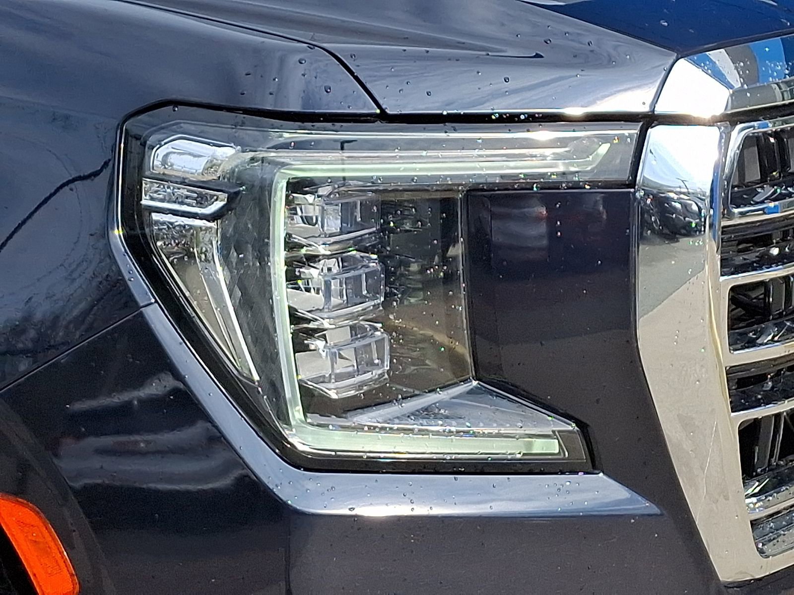 Used 2022 GMC Yukon SLT w/ SLT Luxury Package AWD/4WD image 9