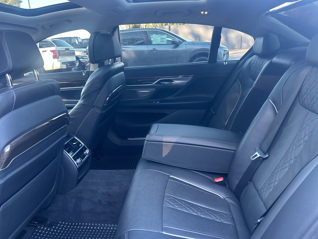 Used 2022 BMW 740i xDrive w/ Premium Package image 13