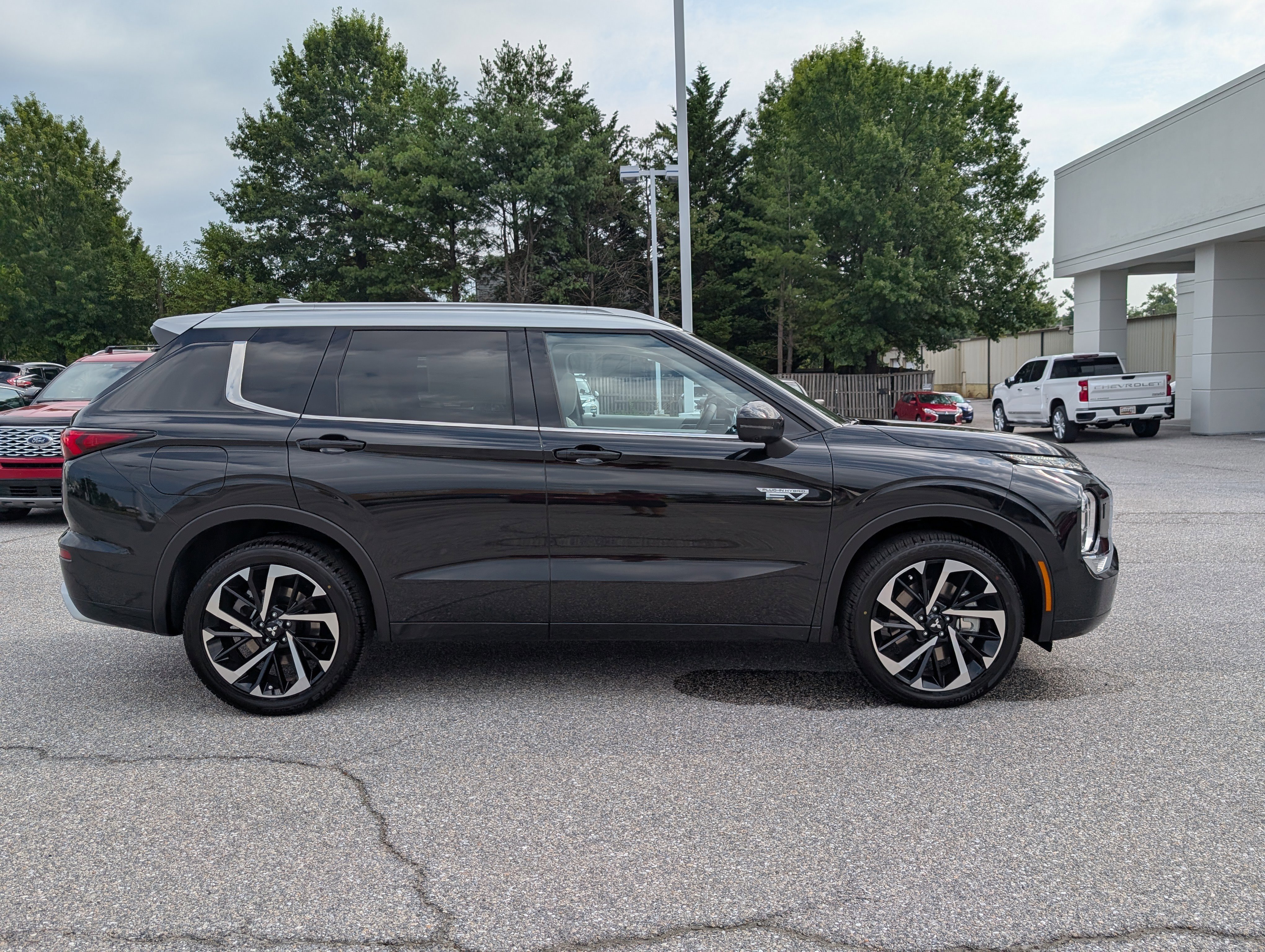 New 2025 Mitsubishi Outlander SEL image 4