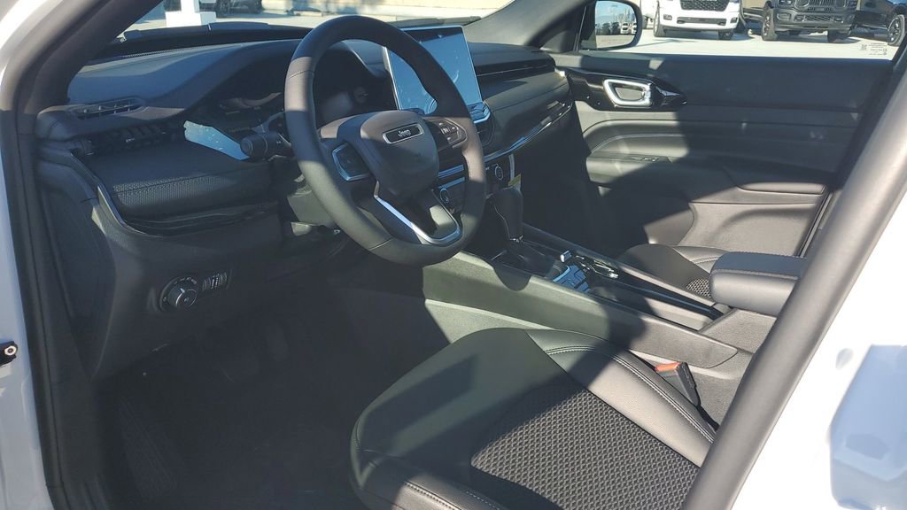 New 2026 Jeep Compass Latitude image 19