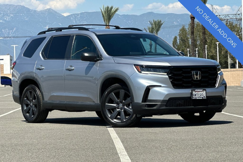 Used 2025 Honda Pilot Sport image 2