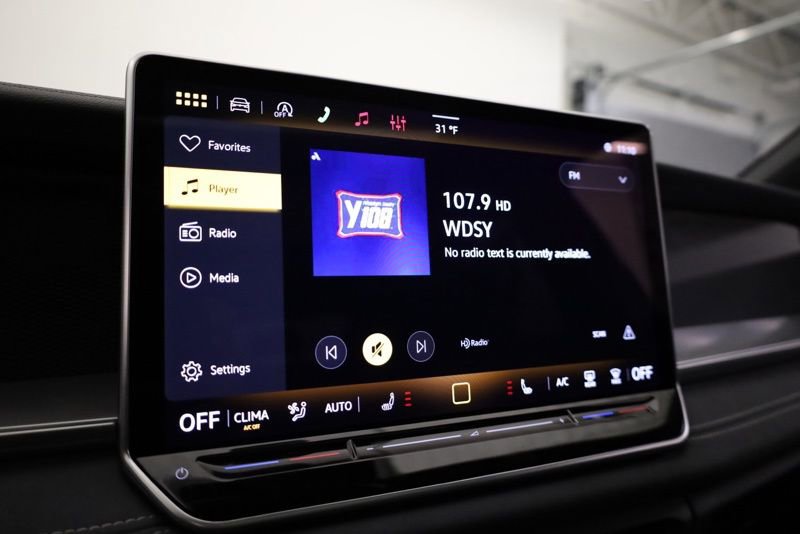 New 2026 Volkswagen Tiguan SE R-Line AWD/4WD image 16