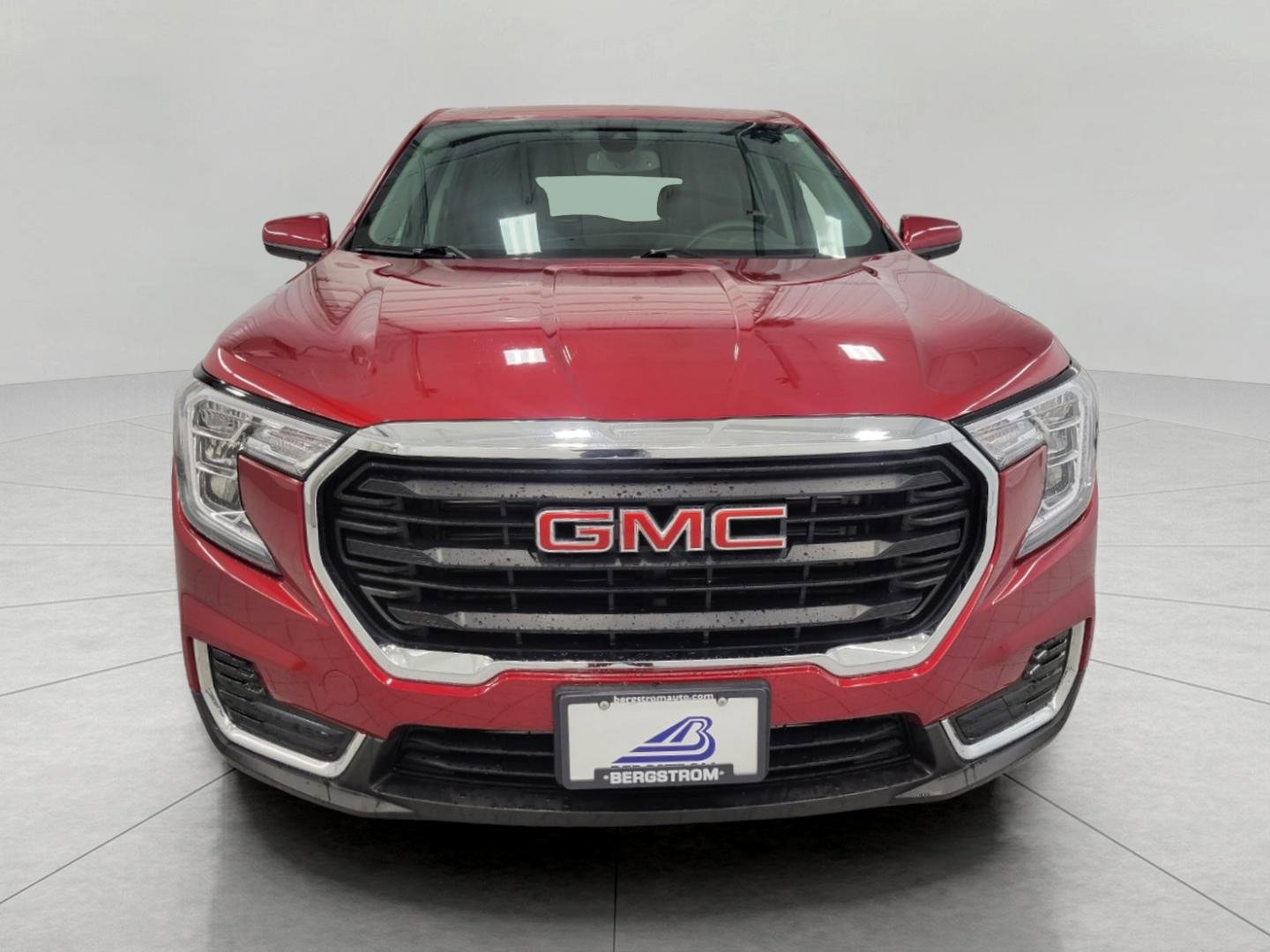 Used 2024 GMC Terrain SLE image 13