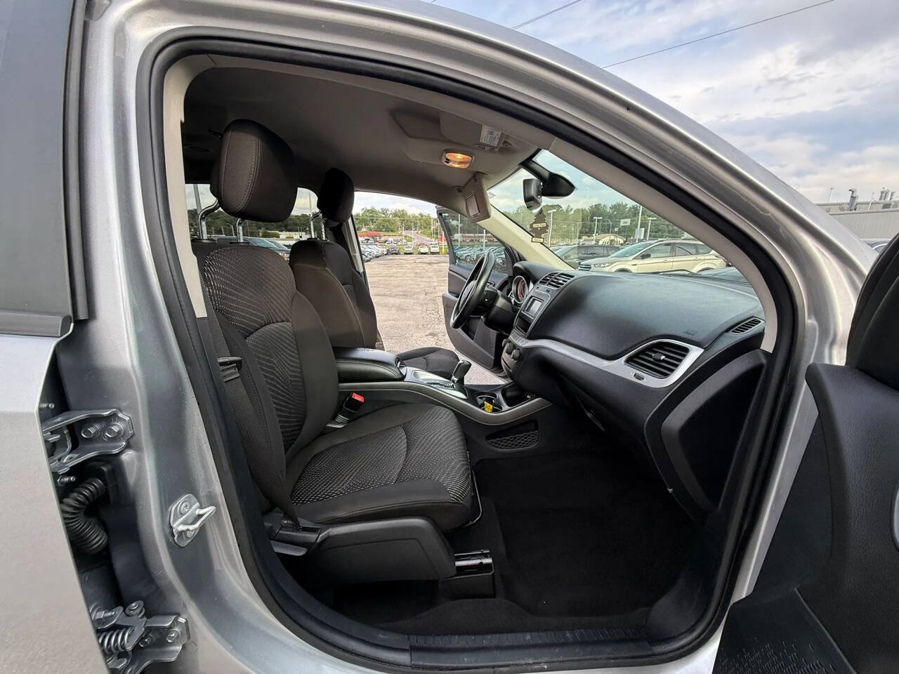 Used 2020 Dodge Journey SE w/ SE Popular Equipment Group FWD image 17