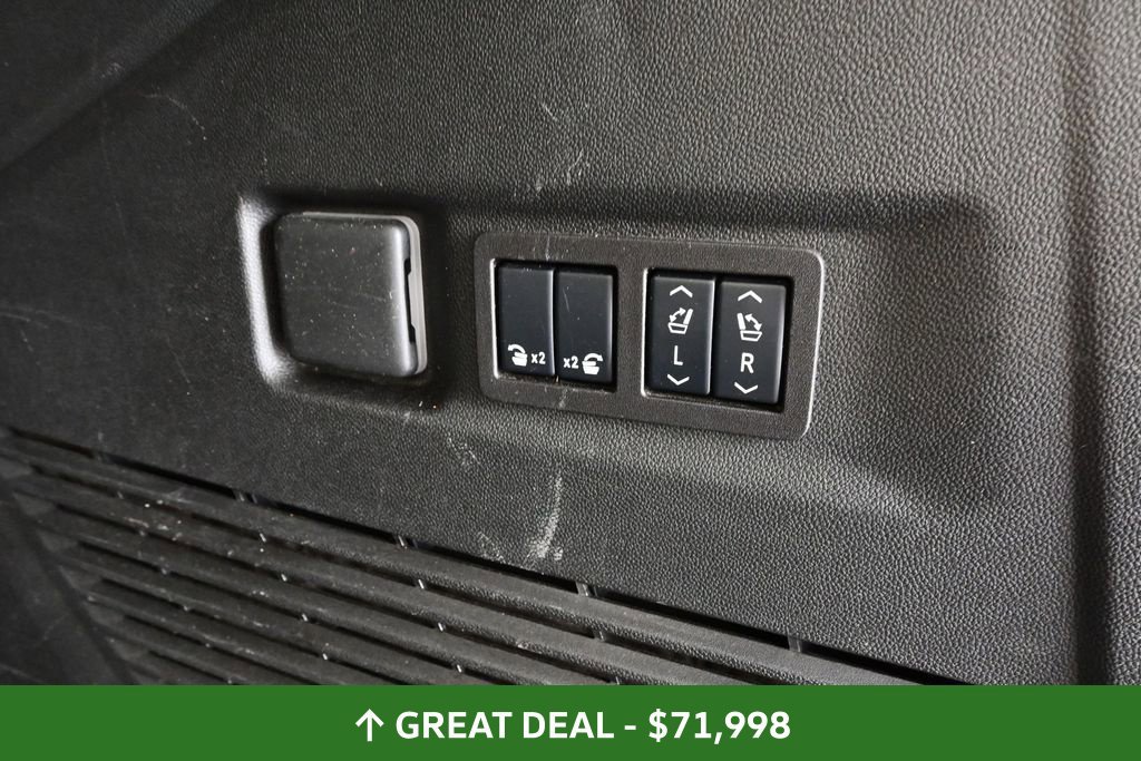 Used 2025 Chevrolet Suburban High Country AWD/4WD image 24