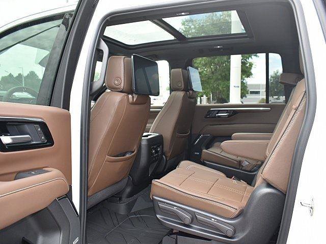 New 2025 Chevrolet Suburban High Country image 8