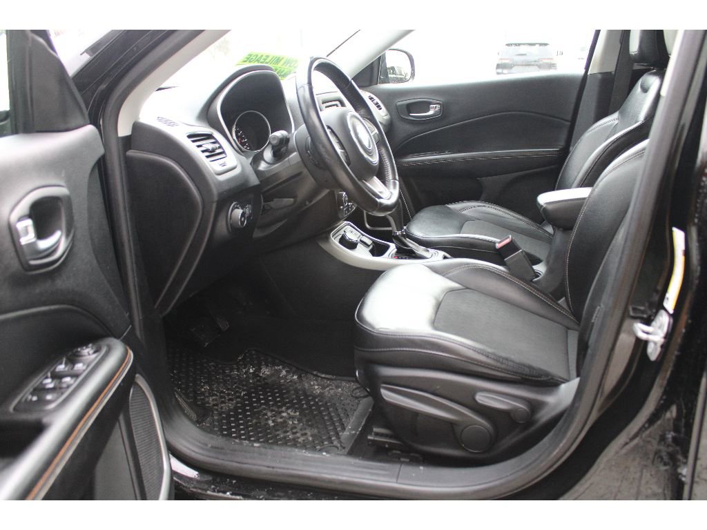 Used 2018 Jeep Compass Latitude w/ Cold Weather Group image 9