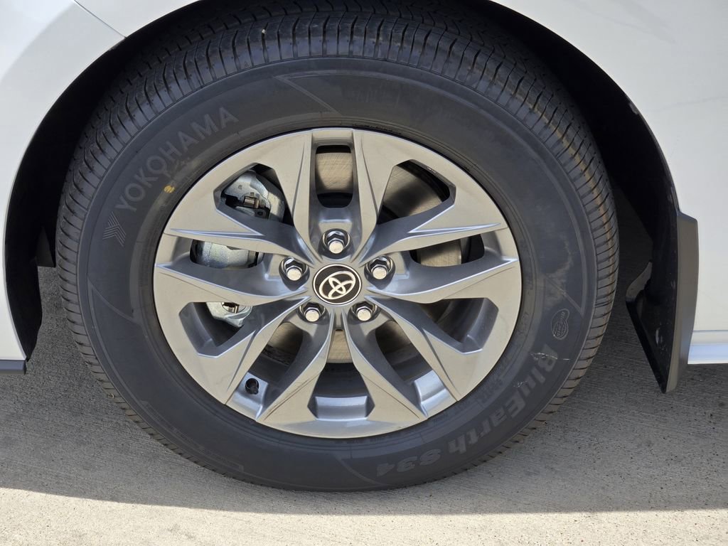New 2026 Toyota Sienna XLE FWD image 7