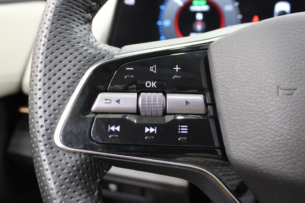 Used 2024 Nissan Ariya AWD image 27
