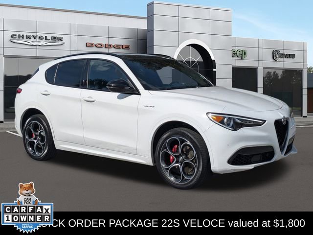 Used 2023 Alfa Romeo Stelvio Veloce image 1