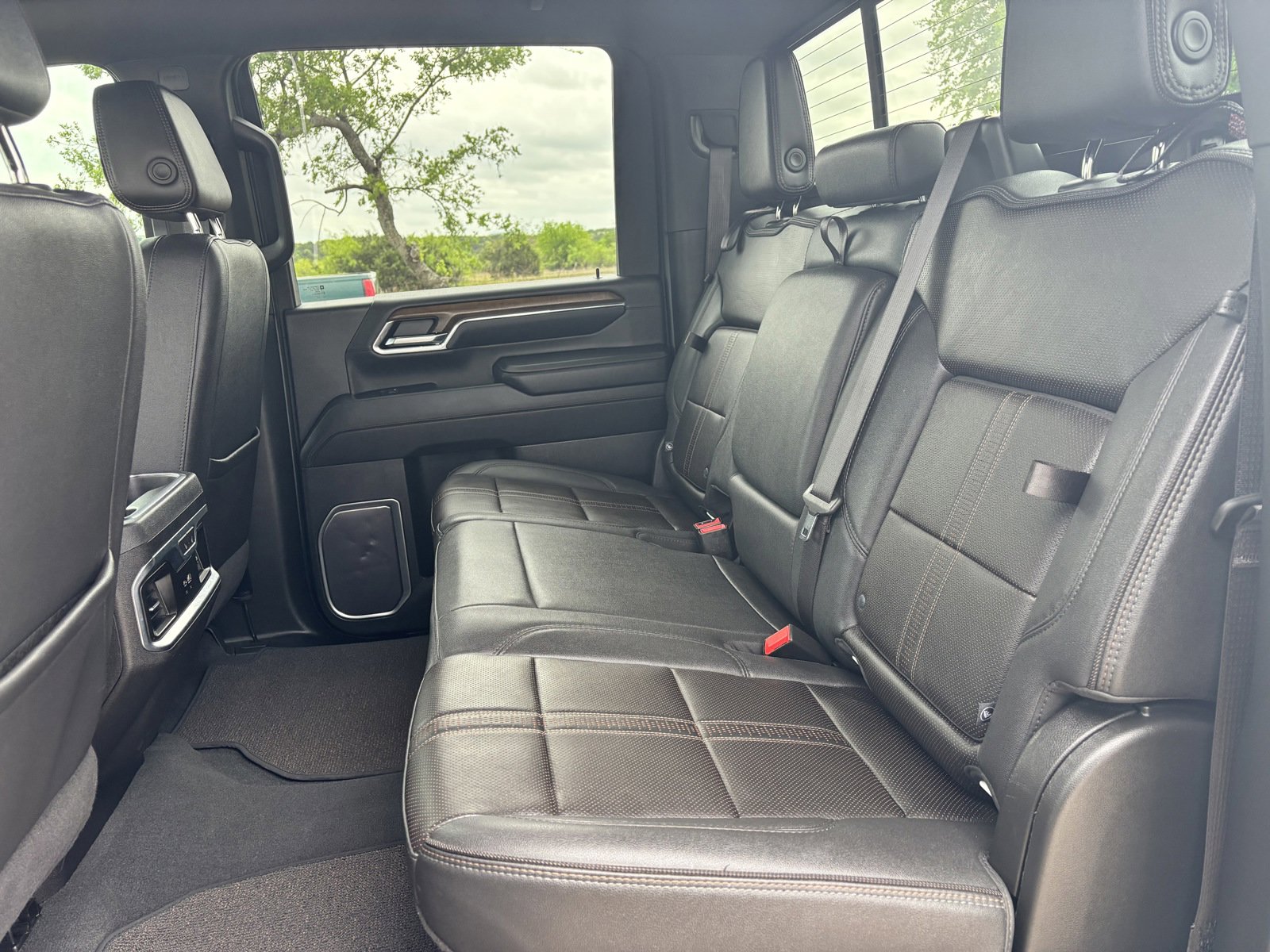 Used 2024 Chevrolet Silverado 2500 High Country w/ Technology Package image 17