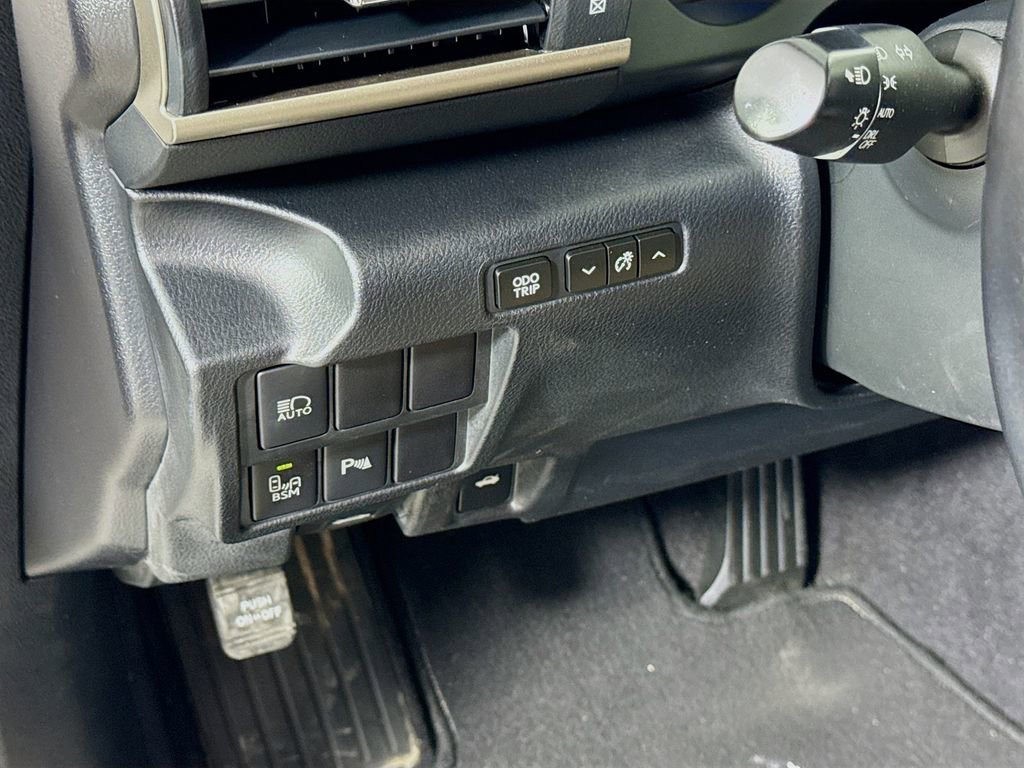 Used 2018 Lexus IS 300 w/ Premium Package image 10
