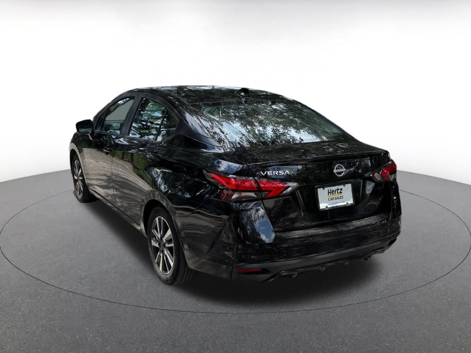 Used 2025 Nissan Versa SV FWD image 5