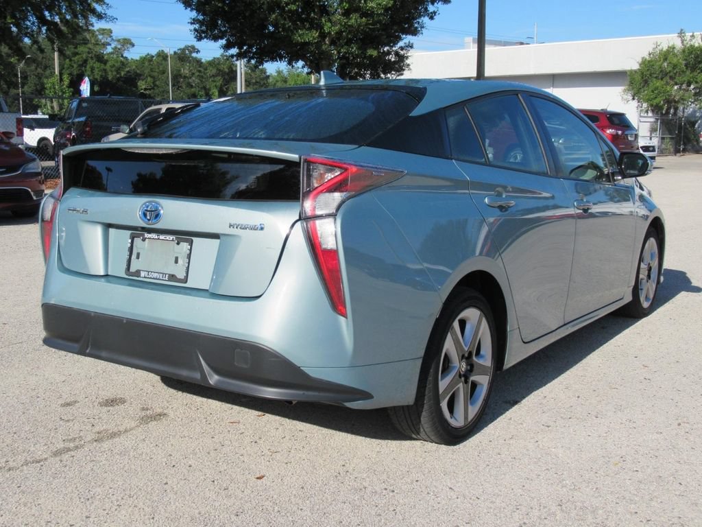 Used 2017 Toyota Prius Three Touring FWD image 4