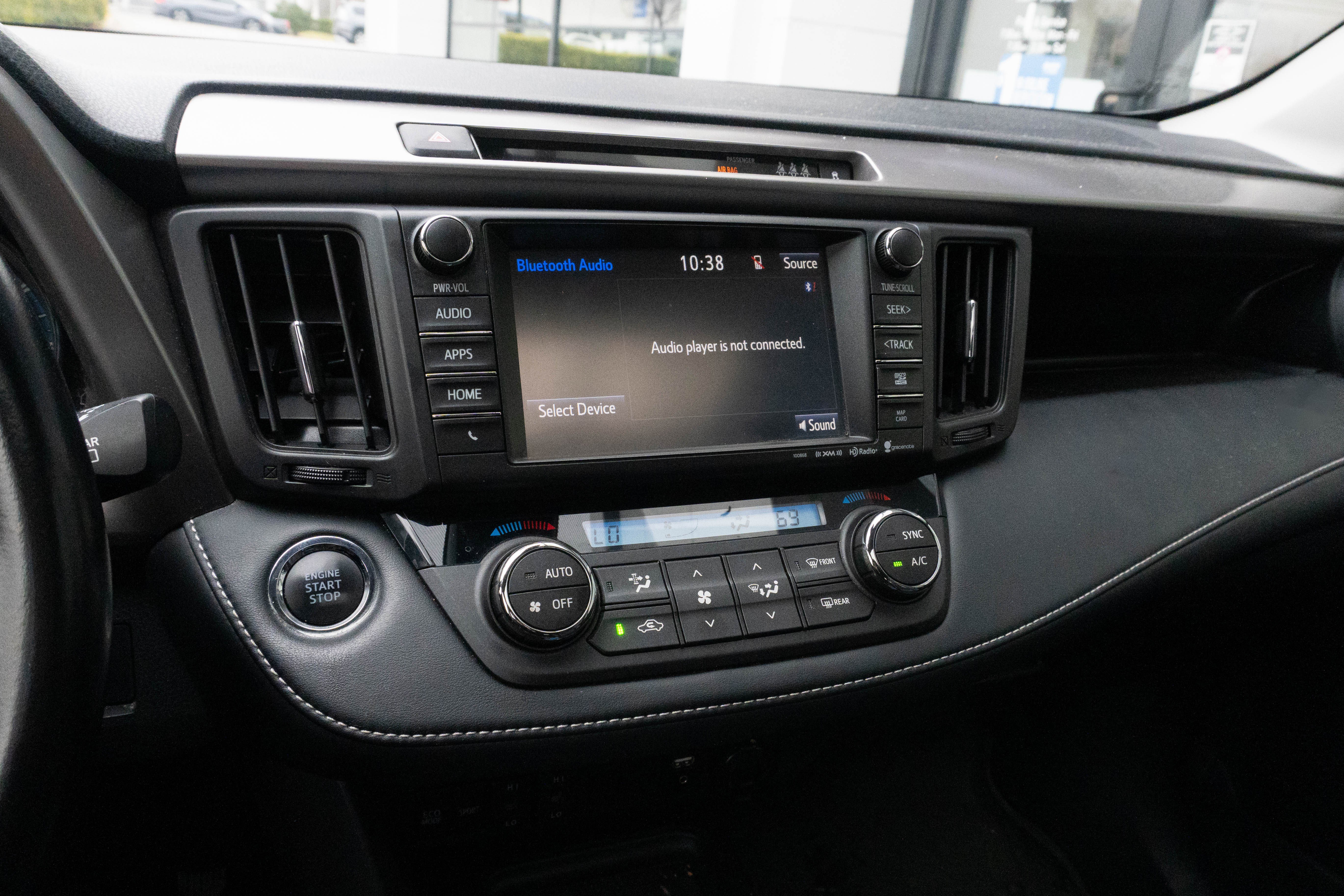 Used 2018 Toyota RAV4 Limited image 23