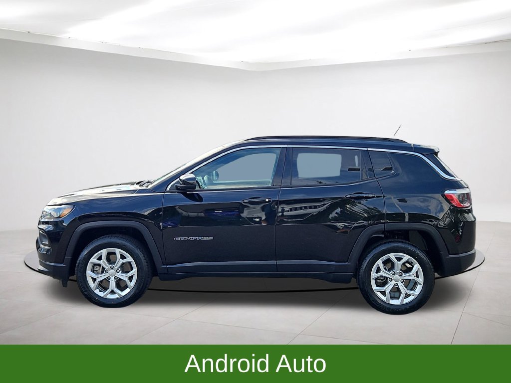 Used 2024 Jeep Compass Latitude AWD/4WD image 4