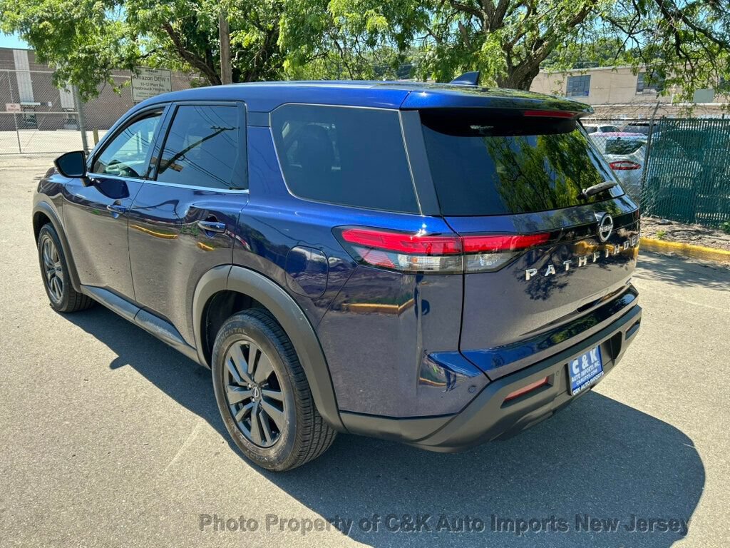 Used 2022 Nissan Pathfinder S AWD/4WD image 16
