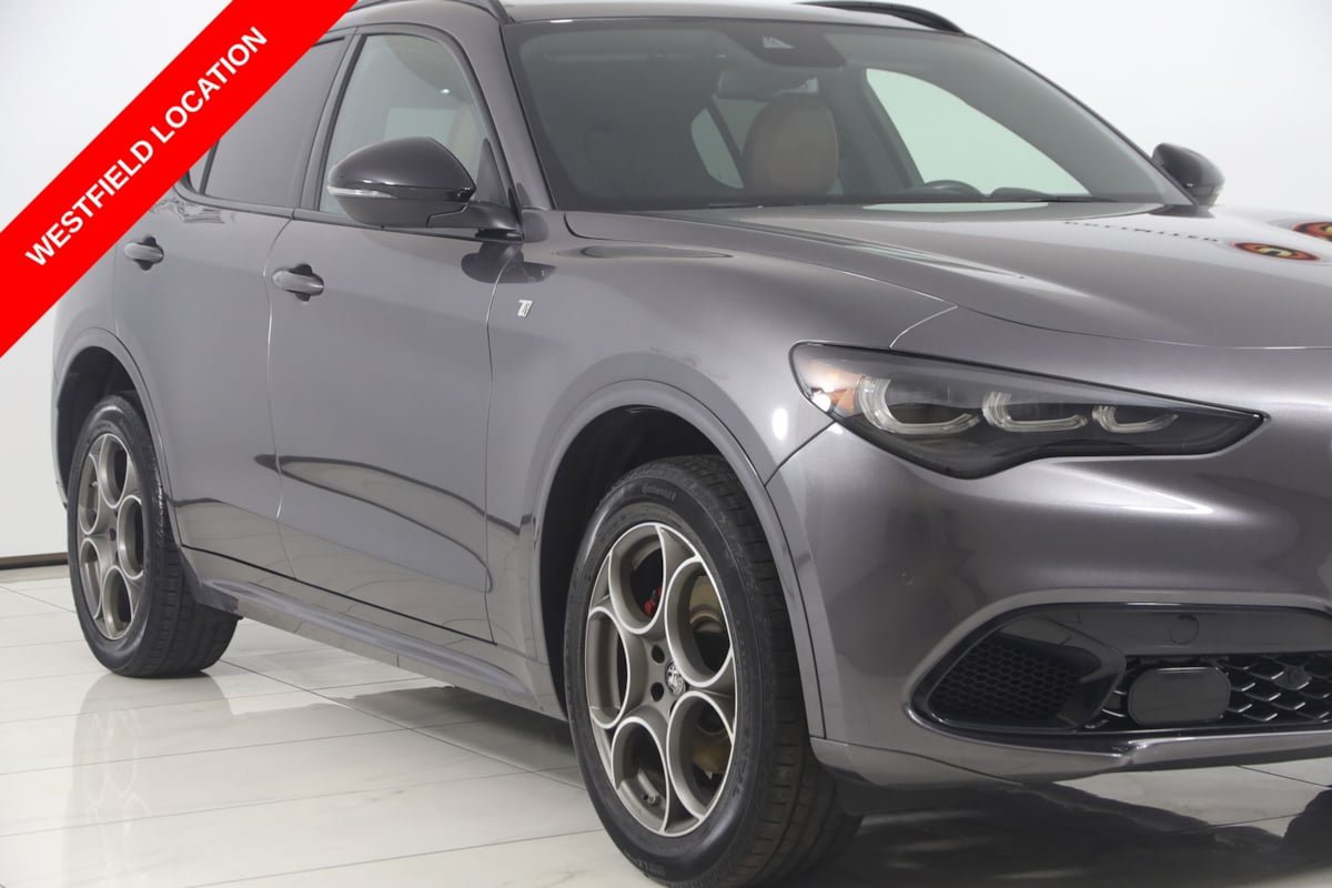 Used 2024 Alfa Romeo Stelvio Ti AWD/4WD image 40