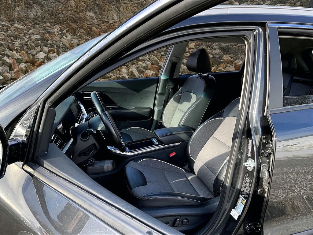 Used 2022 Kia Niro EX w/ Cold Weather Package image 22