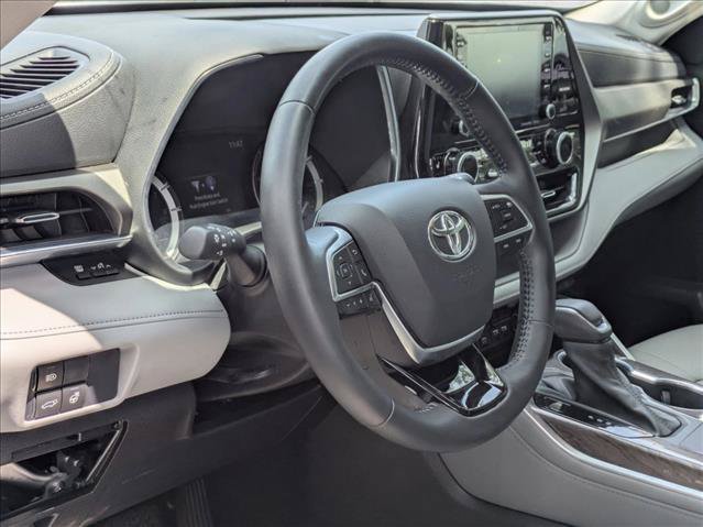 Used 2021 Toyota Highlander Limited FWD image 10