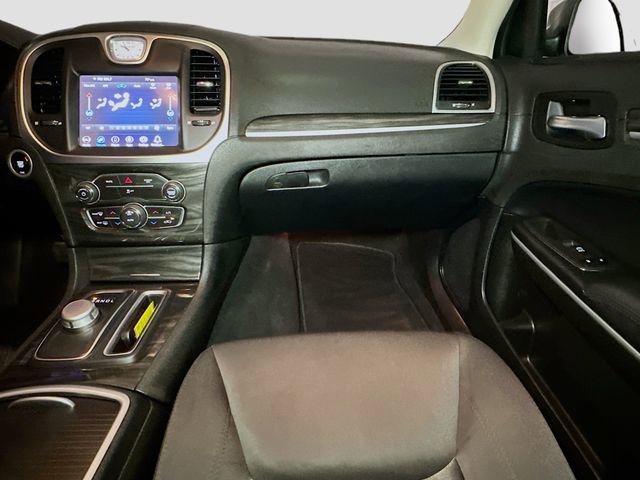 Used 2022 Chrysler 300 Touring w/ Sport Appearance Package image 32