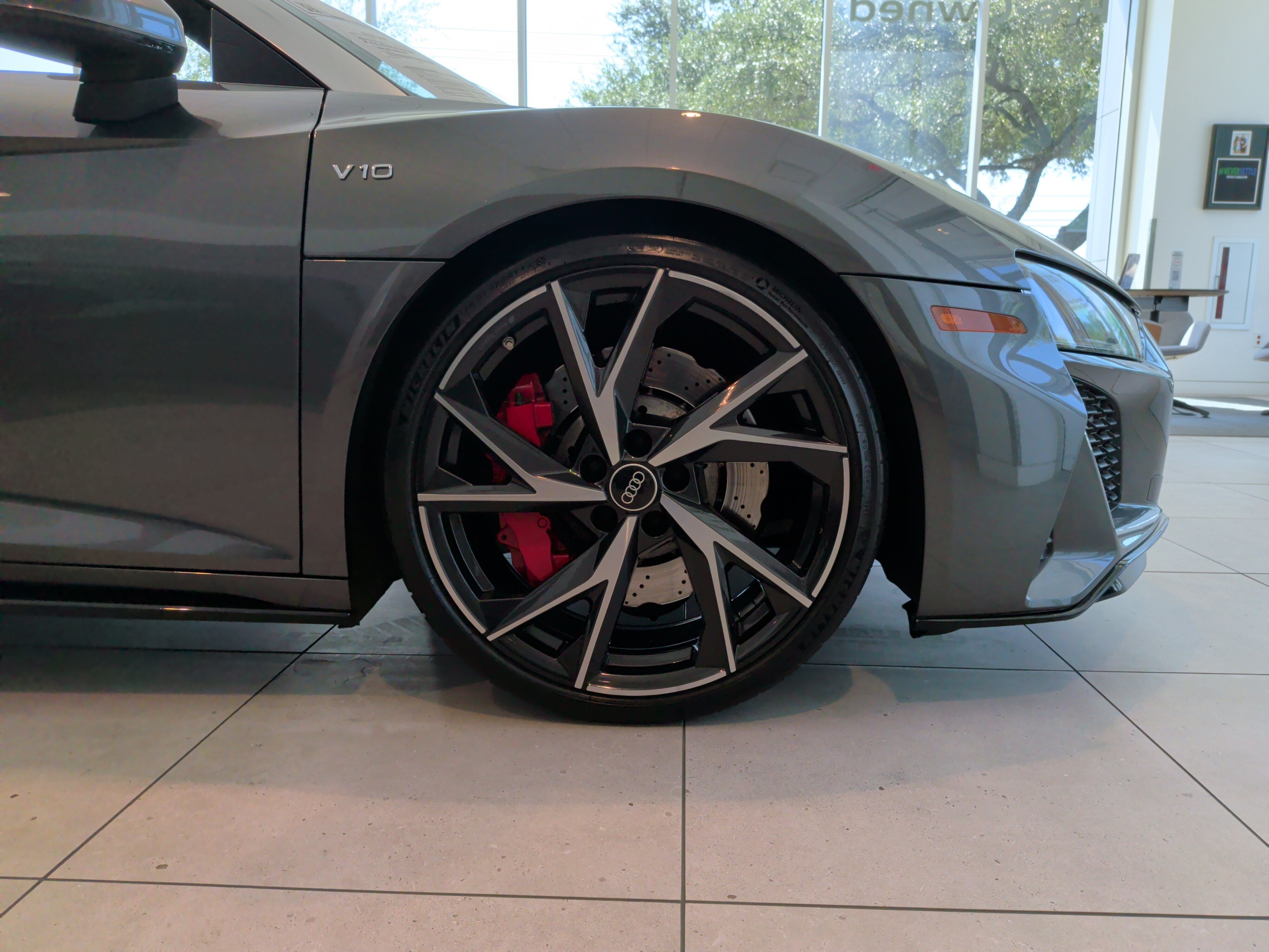Used 2021 Audi R8 V10 w/ Premium Package RWD image 12