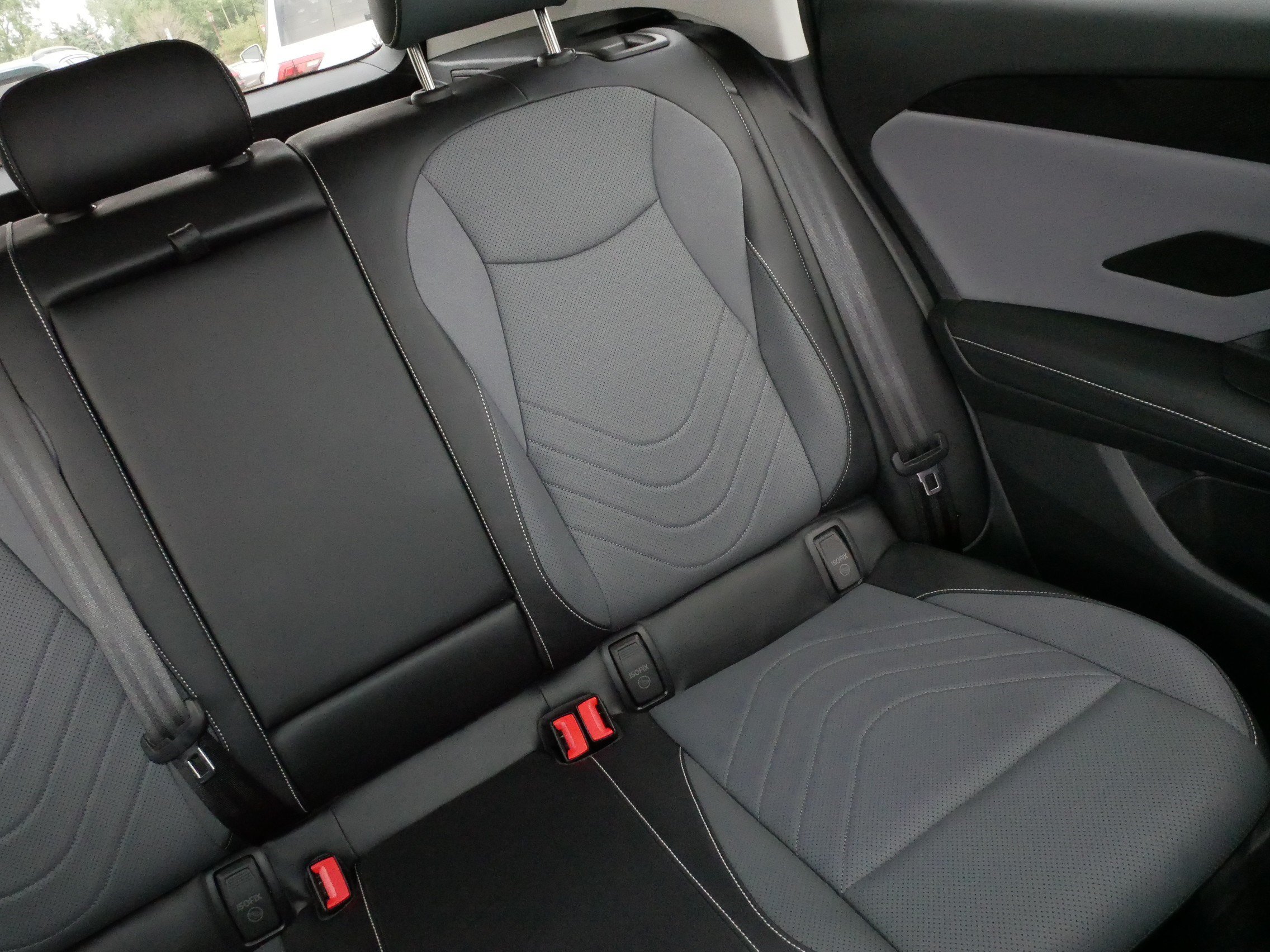 Certified 2025 Volkswagen Tiguan SE AWD/4WD image 14