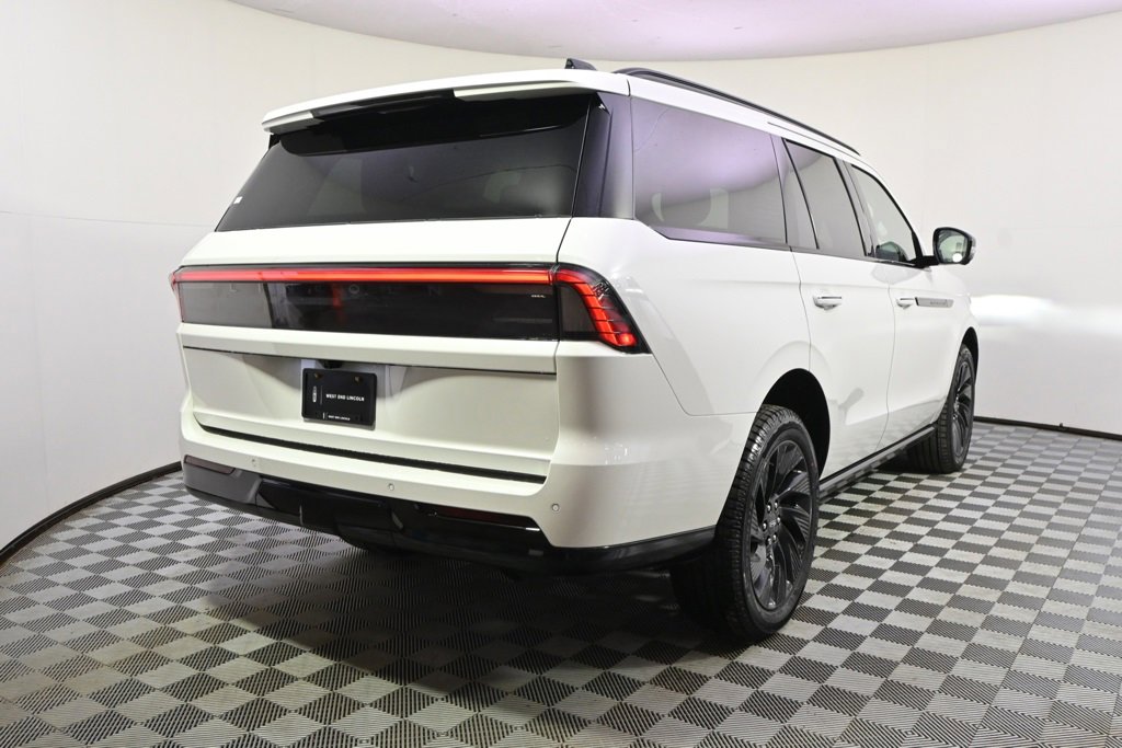 New 2026 Lincoln Navigator Reserve image 6