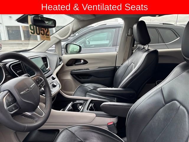 Used 2023 Chrysler Pacifica Limited FWD image 13