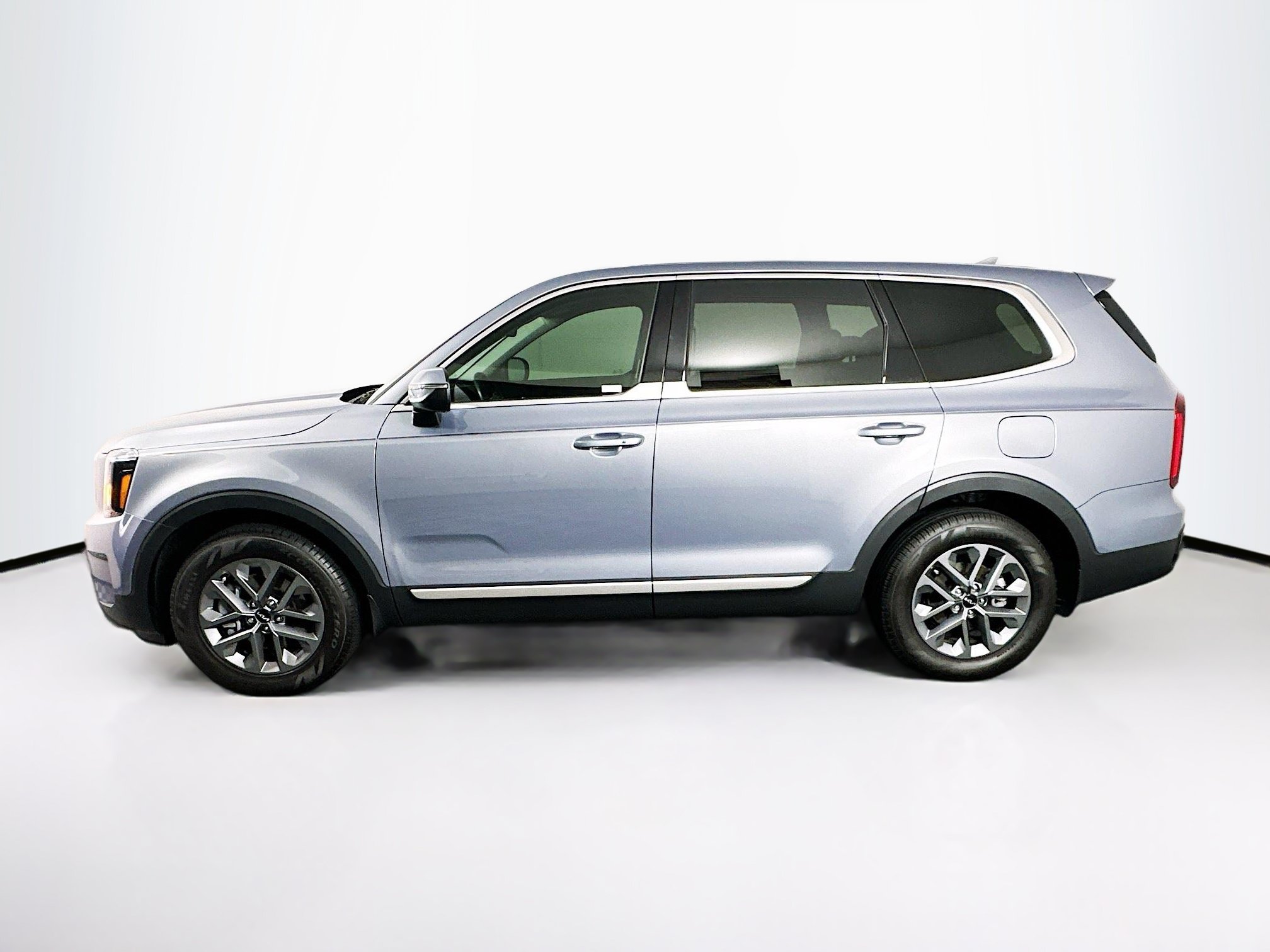 Used 2025 Kia Telluride LX FWD image 4