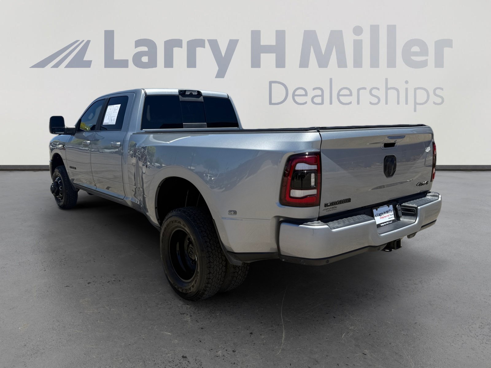 Used 2024 RAM 3500 Laramie w/ Night Edition AWD/4WD image 3