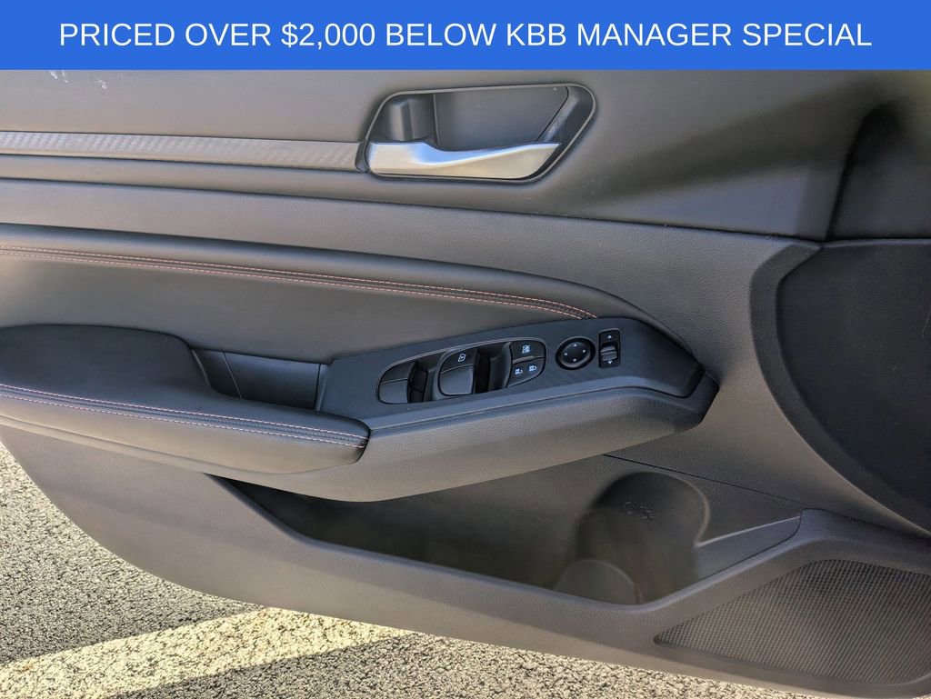 Used 2022 Nissan Altima 2.5 SR image 9