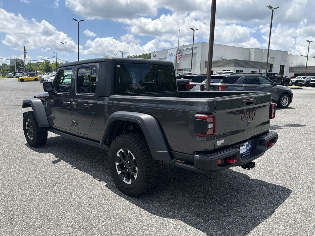 Used 2024 Jeep Gladiator Rubicon w/ Technology Group AWD/4WD image 5