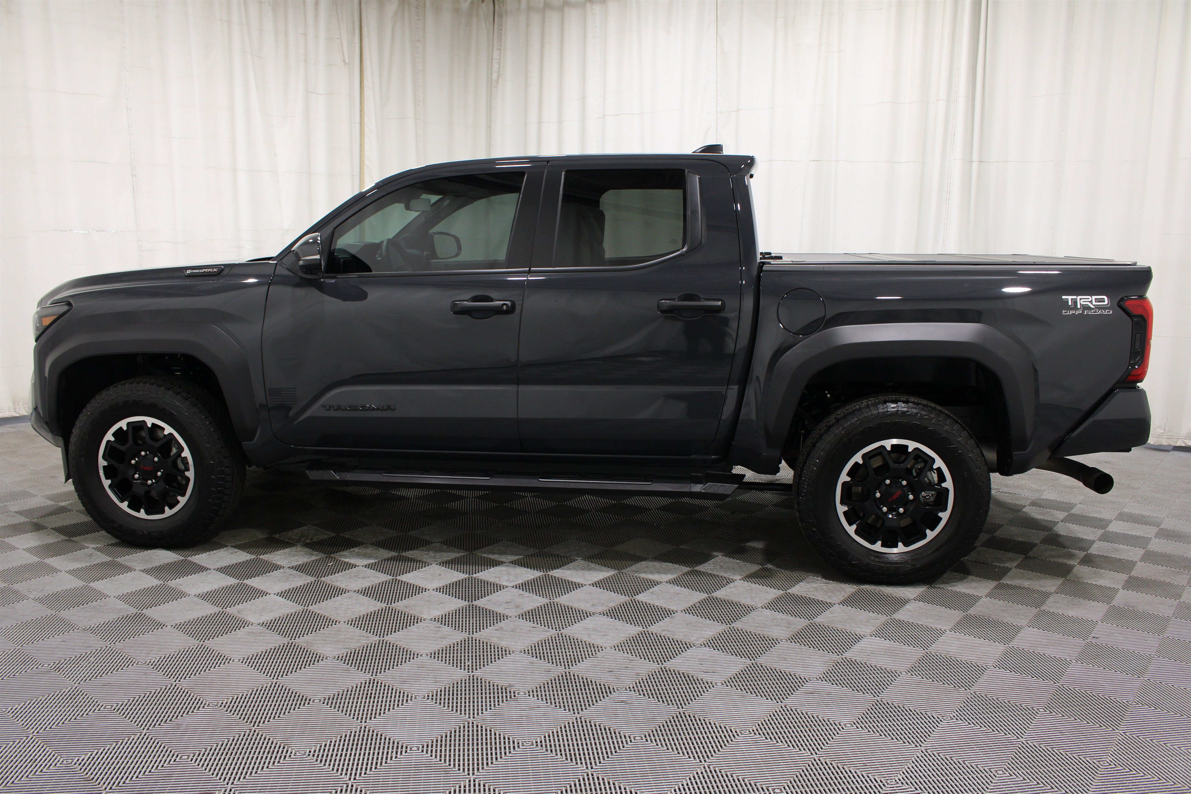 Used 2025 Toyota Tacoma TRD Off-Road w/ TRD Off Road Premium Package AWD/4WD image 34