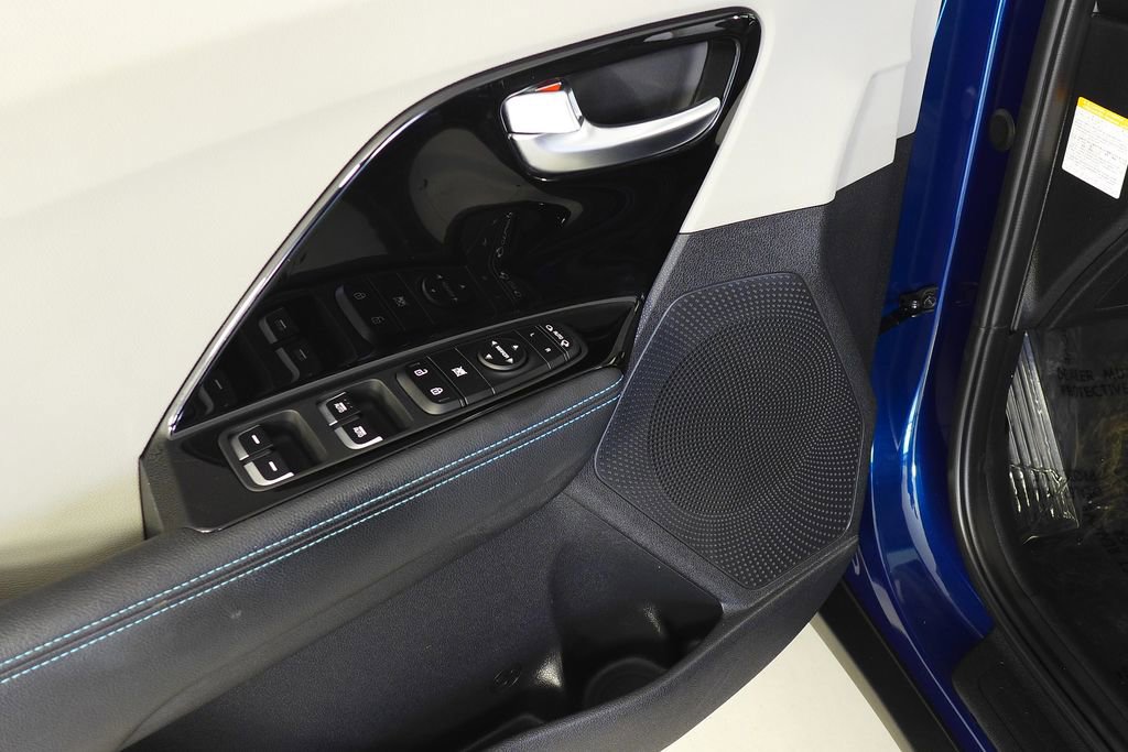 Used 2020 Kia Niro EX FWD image 12