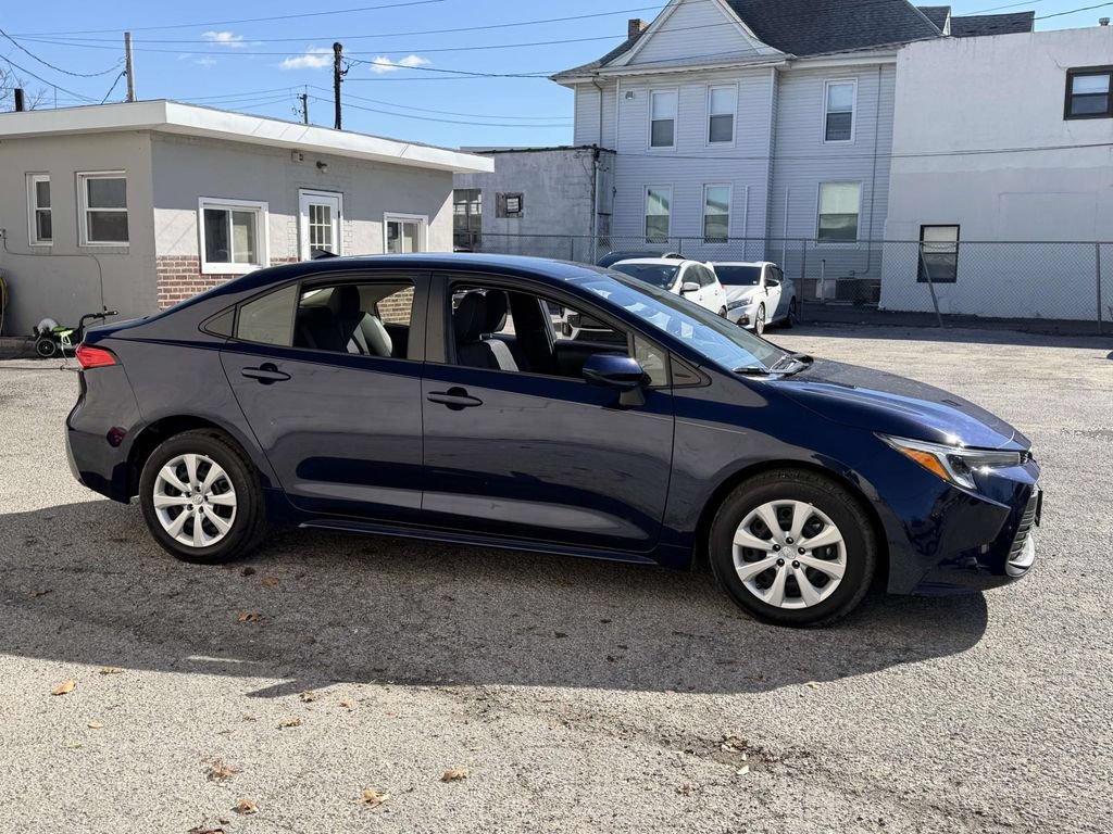 Used 2023 Toyota Corolla LE FWD image 9