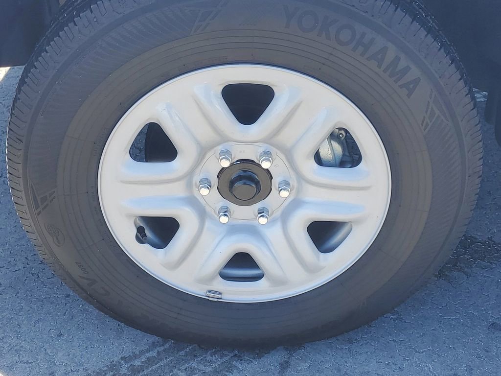 Used 2025 Toyota Tundra SR w/ SR Tow Package AWD/4WD image 4