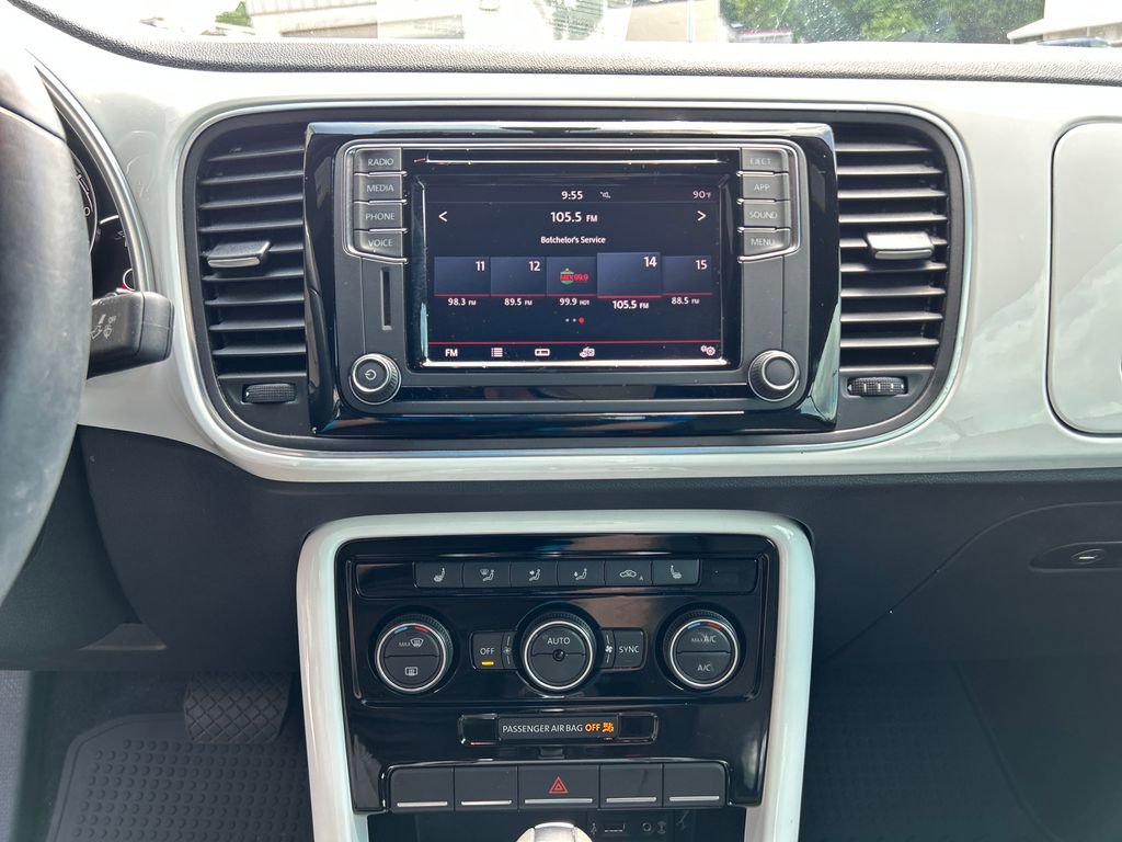 Used 2019 Volkswagen Beetle 2.0T SE FWD image 19