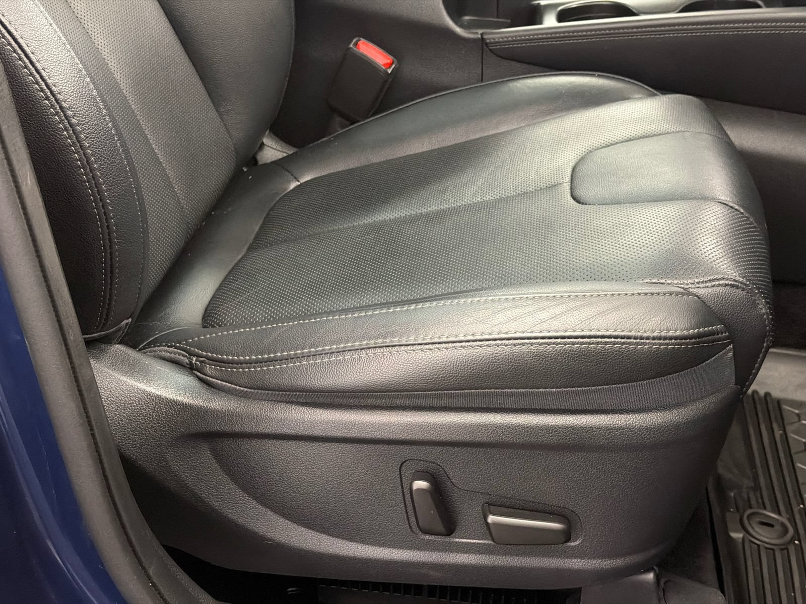 Used 2020 Hyundai Santa Fe Limited AWD/4WD image 12
