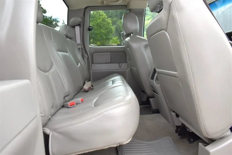 Used 2005 Chevrolet Silverado 2500 LT w/ Heavy-Duty Power Package AWD/4WD image 24