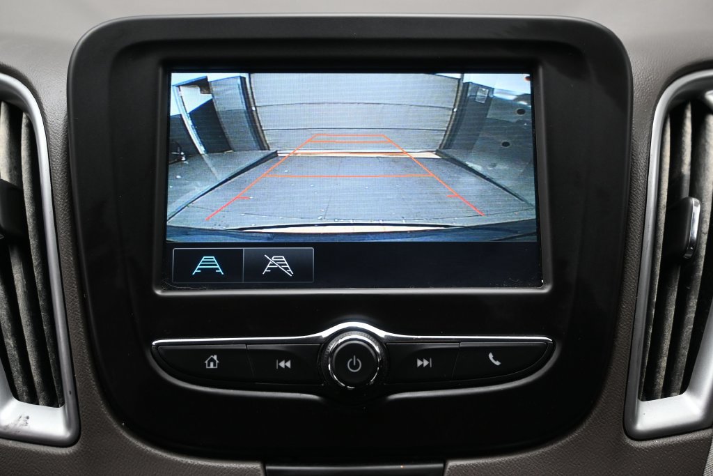 Used 2018 Chevrolet Malibu LS FWD image 16
