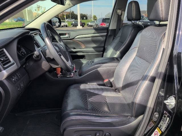 Used 2017 Toyota Highlander Limited image 2