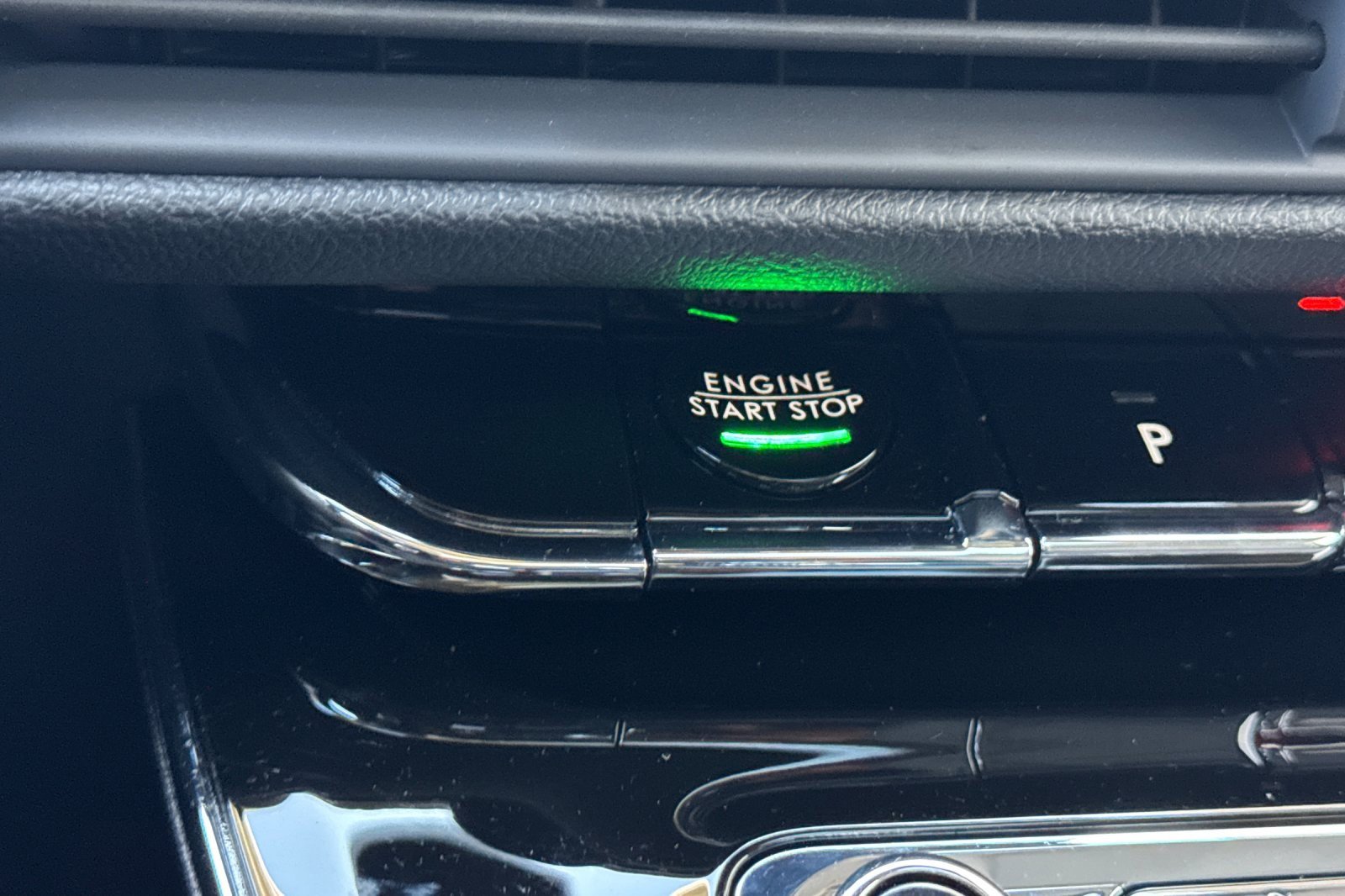 New 2025 Lincoln Corsair Reserve w/ Equipment Group 202A image 21