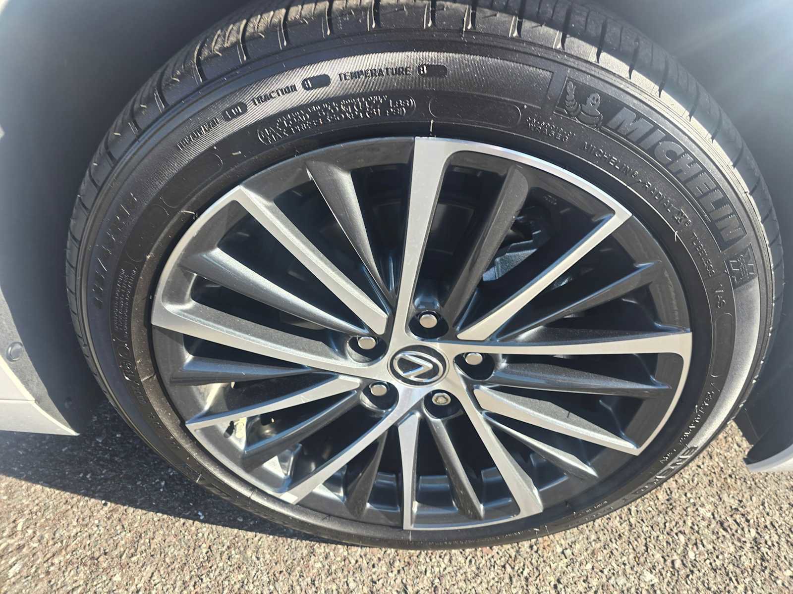 Used 2025 Lexus ES 300h w/ Premium Package image 9