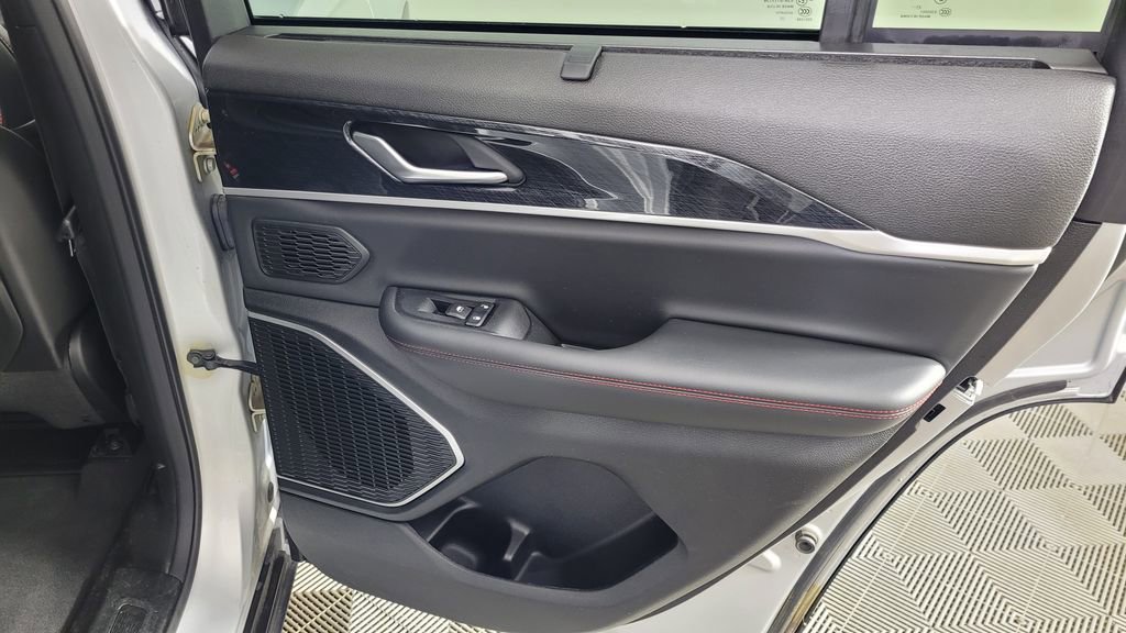 Used 2022 Jeep Grand Cherokee Trailhawk w/ Luxury Tech Group III image 34