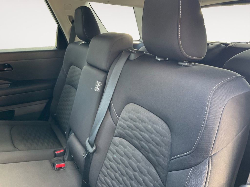 Used 2024 Nissan Pathfinder SV image 29