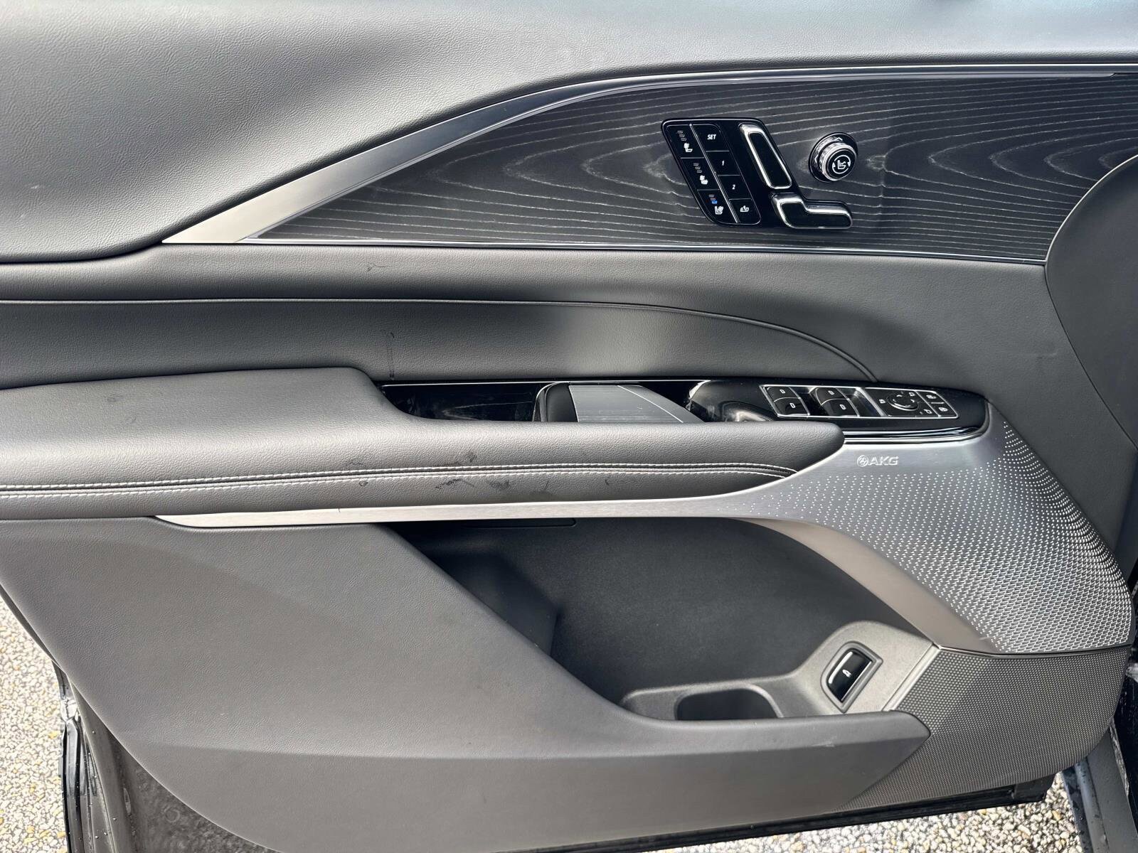 New 2025 Cadillac Lyriq Luxury image 19