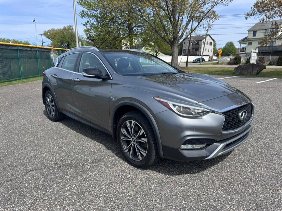 Used 2018 INFINITI QX30 Premium w/ Navigation Package image 1