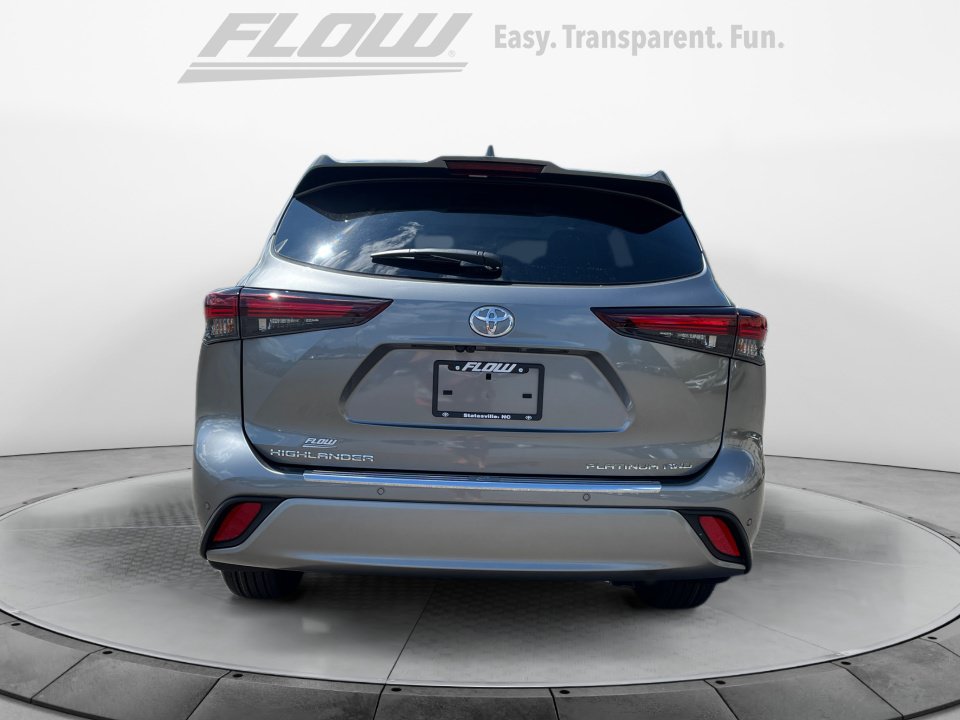 New 2026 Toyota Highlander Platinum AWD/4WD image 6