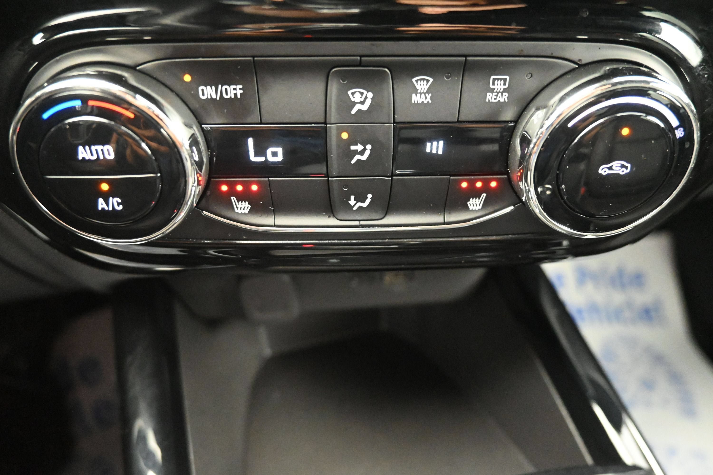 Used 2025 Chevrolet Trax RS w/ Driver Confidence Package FWD image 15